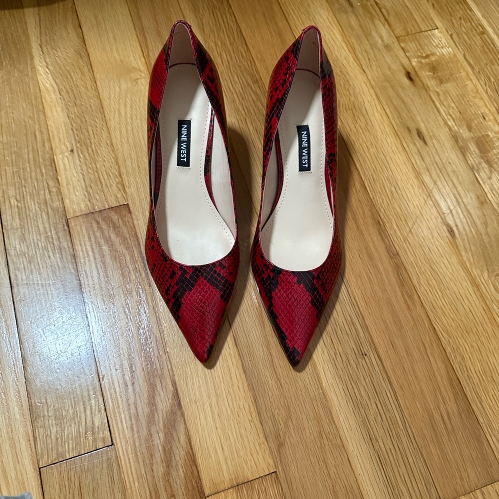 Nine West Red Snake Print Pointed Toe Heels – Size 7.5M